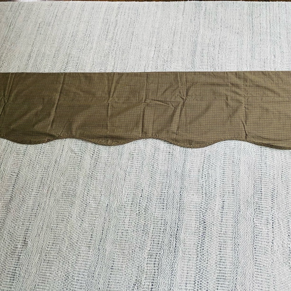 Waverly Fairfield Valance in Black and Gold  Plaid - Picture 5 of 8